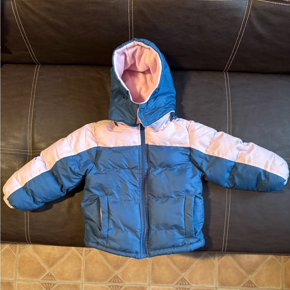 Cute, like new toddler girls, pink and blue warm jacket 🌸❄️🌸❄️